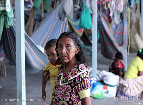 브라질 파카라이마(Pacaraima) 캠프에 머물고 있는 베네수엘라 원주민 여성과 아동ⓒ UNHCR/Reynesson Damasceno