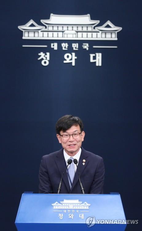 소감 밝히는 김상조 신임 청와대 정책실장. (사진=연합뉴스)