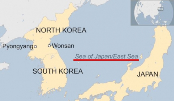 지난 25일 북한의 신형 단거리 미사일 발사에 관한 BBC 기사의 지도안에 한국과 일본사이의 바다명칭을 'Sea of Japan/East Sea'로 병기표기 (빨간색 밑줄)