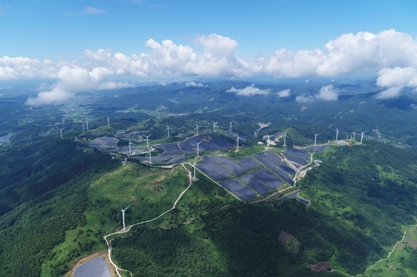 올해 7월 LS ELECTRIC이 구축한 국내 최대 94MW급 영암태양광발전소 전경. (사진=LS)