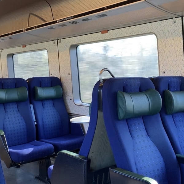 스웨덴 외곽을 운행하는 기차 안. 실내에 승객이 아무도 없다. (사진=김지원 기자)