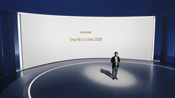 한종희 삼성전자 영상디스플레이사업부장 사장이 6일(미국 현지시간) 온라인으로 진행된 '삼성 퍼스트 룩 2021(Samsung First Look 2021)' 행사에서 삼성전자 TV 신제품과 전략을 설명하고 있다. (사진=삼성전자)